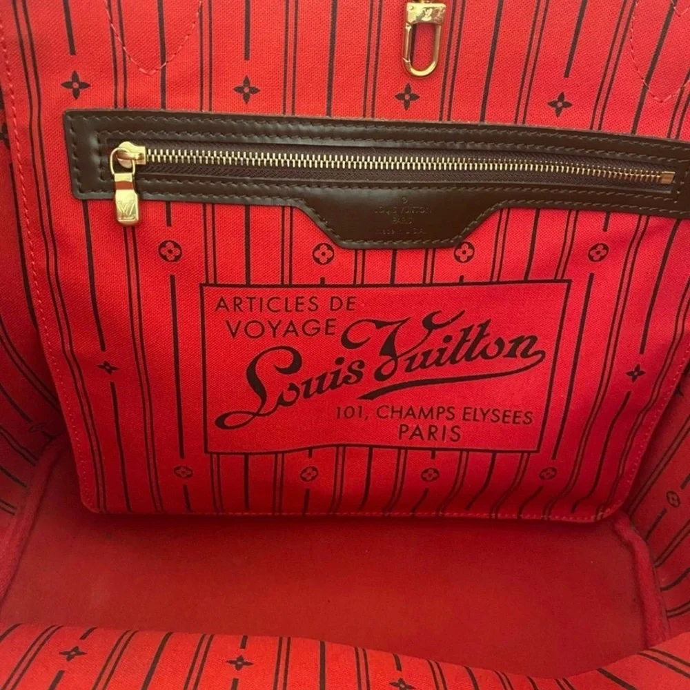 Louis Vuitton Neverfull Damier MM
Canvas Tote Bag - Picture 4 of 4